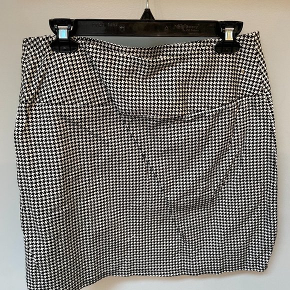 New York & Company - Black & White Mini Skirt - Size 6 - Great Condition - Picture 2 of 3